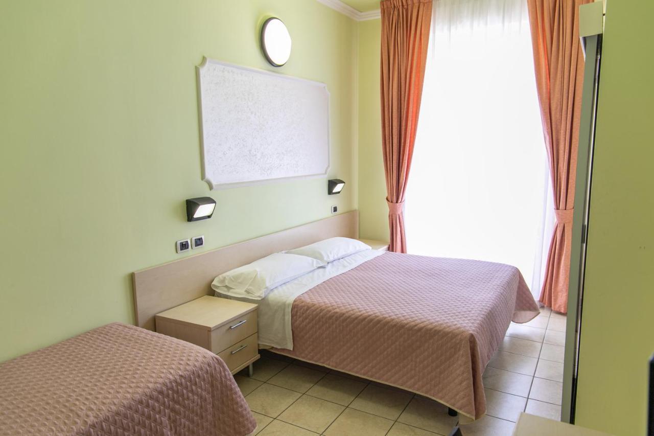 Hotel Liana Rimini Exterior photo